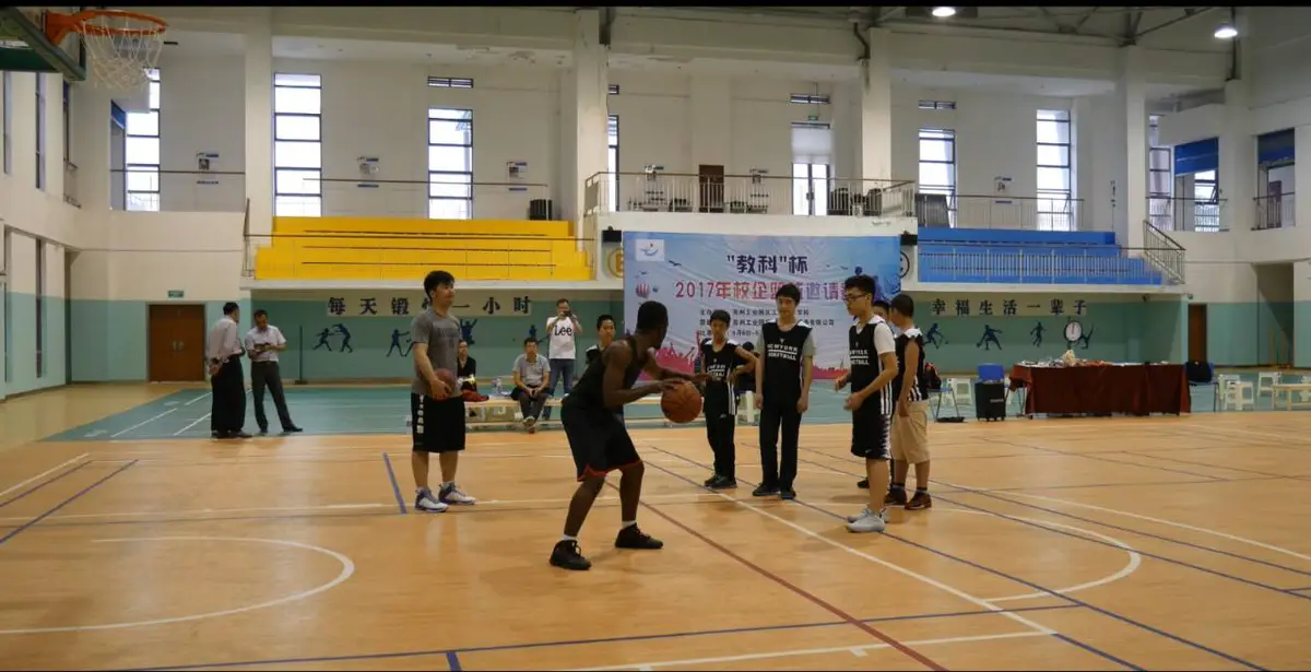 如何通过冥想放松提升篮球比赛中的专注力?_2